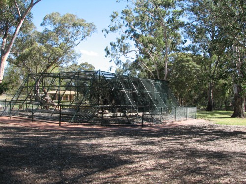 Bendigo Botanic Gardens - Bird aviary Bendigo Botanic Gardens - Bird aviary