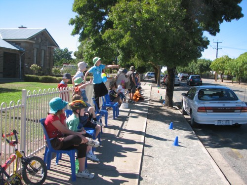 Clare Primary School children waiting for the Tour Down Under 2010 Clare Primary School children waiting for the Tour Down Under 2010