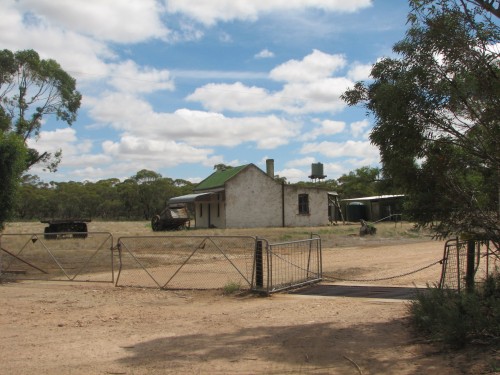 Old farmhouse near Pinnaroo, South Australia Old farmhouse near Pinnaroo, South Australia