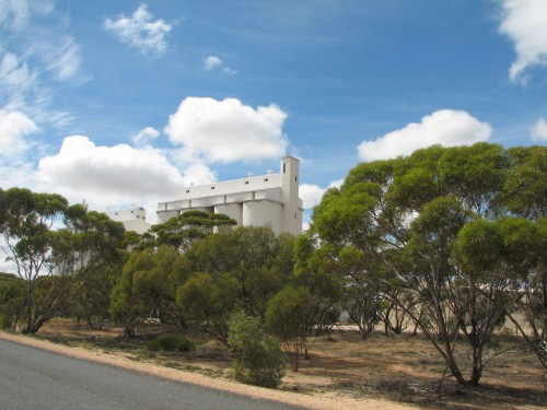 Wheat silos, Pinnaroo, South Australia Wheat silos, Pinnaroo, South Australia