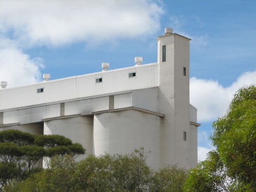 Wheat silos, Pinnaroo, South Australia Wheat silos, Pinnaroo, South Australia